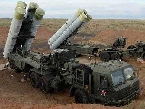 Tên lửa tầm xa S-400 Triumph của Nga