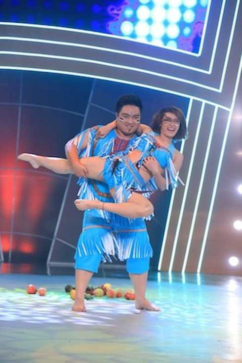 Nguyễn Thắng và Ngọc Anh biểu diễn Circle of life. Cặp đôi có tổng điểm 8,5.