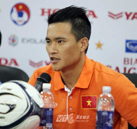 Công Vinh dự buổi họp báo trước trận Việt Nam - Thái Lan (Ảnh: Hà Thành) Công Vinh dự buổi họp báo trước trận Việt Nam - Thái Lan (Ảnh: Hà Thành)