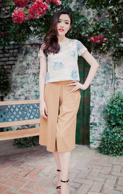 Cô gái này thích phong cách thời trang mạnh mẽ và cá tính, thoải mái 