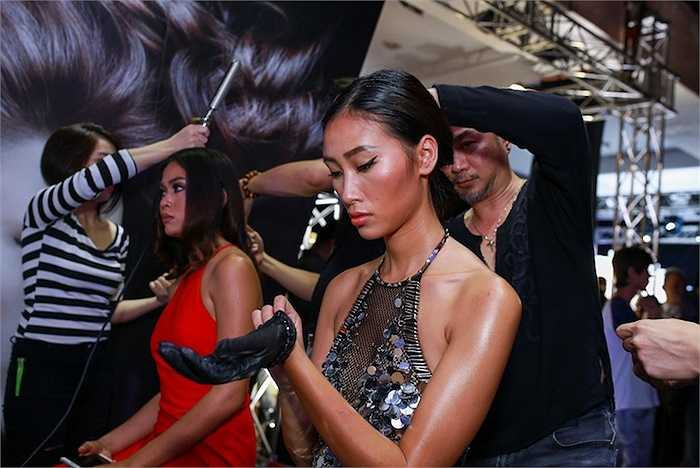 Đêm chung kết Vietnam’s Next Top Model mùa thứ 6 diễn ra vào tối 11/10 với phần tranh tài của 4 thí sinh là Hương Ly, Nguyễn Hợp, Hồng Xuân và Thành An. 