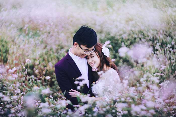 Ảnh cưới đẹp mê mẩn giữa cánh đồng hoa tam giác mạch Mộc Châu