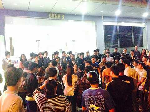 Hàng trăm người dân hoảng loạn bỏ chạy khỏi tòa nhà khi nghe thấy chuông báo động cháy