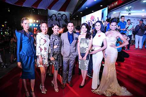 Siêu mẫu Đức Hải phong độ giữa rừng người đẹp HHHV Việt Nam 2015. (Ảnh: Hải Nguyễn - Thành Luân)