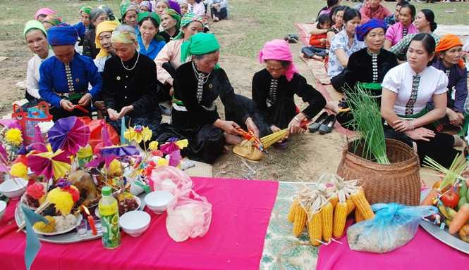 Một buổi cúng ma ruộng của người Thái Mường Lò