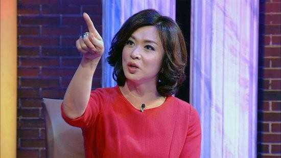 MC chuyển giới Kim Tinh từng công khai chỉ trích nhiều nghệ sĩ. Cô thường xuyên có những phát ngôn gây sốc.