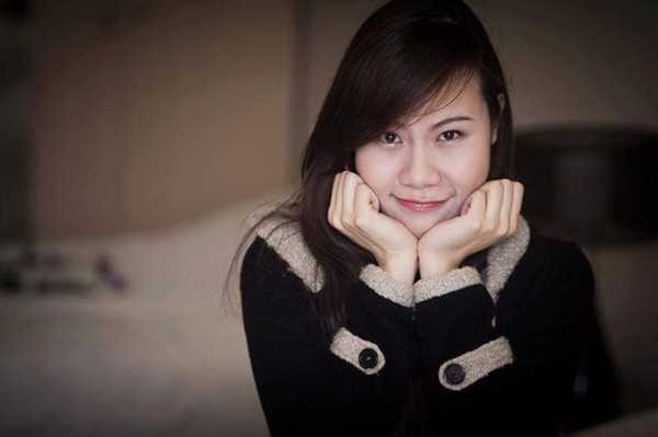 Nguyễn Thúy Hằng sinh năm 1989, hiện đang là học sinh tại Vương quốc Anh. Hằng từng tốt nghiệp ĐH Thăng Long Hà Nội chuyên ngành Tài chính - Ngân hàng và Quản trị Marketing. 