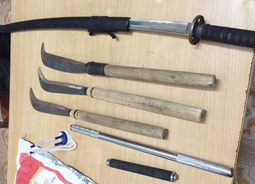 Các loại vũ khí thu giữ của 4 thanh niên