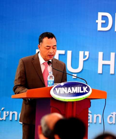 Ông Tạ Minh Phượng - Giám đốc kỹ thuật Nhà máy sữa Vinamilk Nghệ An phát biểu tại buổi lễ. Ông Tạ Minh Phượng - Giám đốc kỹ thuật Nhà máy sữa Vinamilk Nghệ An phát biểu tại buổi lễ.