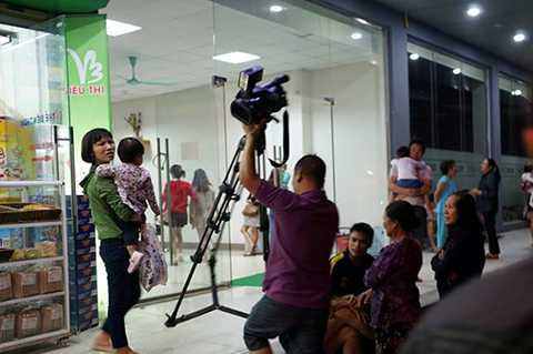 Sau đó người này còn tự ý tịch thu máy quay của PV