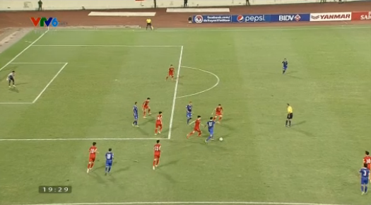 Hệ thống phòng ngự Tuyển Việt Nam bị cuốn theo tình huống tấn công của Thái Lan