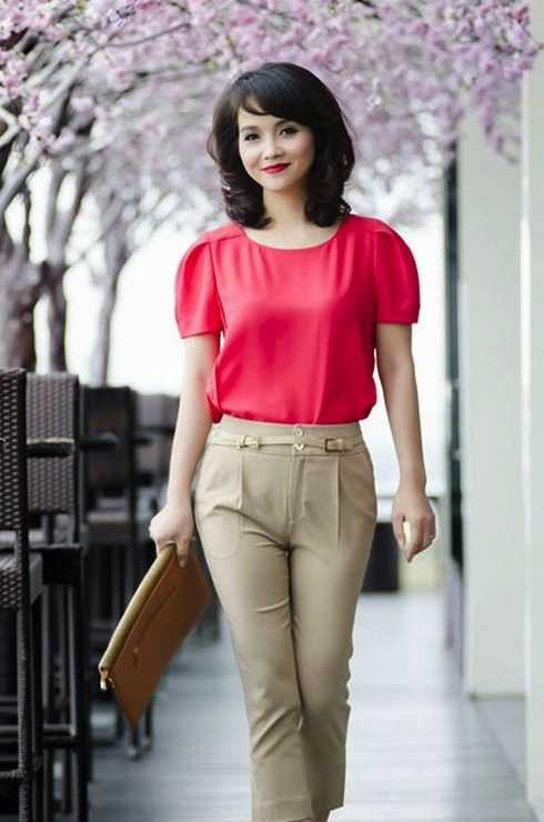 Cô Trúc trong phim “Những ngọn nến trong đêm” là hình mẫu sao Việt giỏi việc nước, đảm việc nhà mà nhiều người ngưỡng mộ