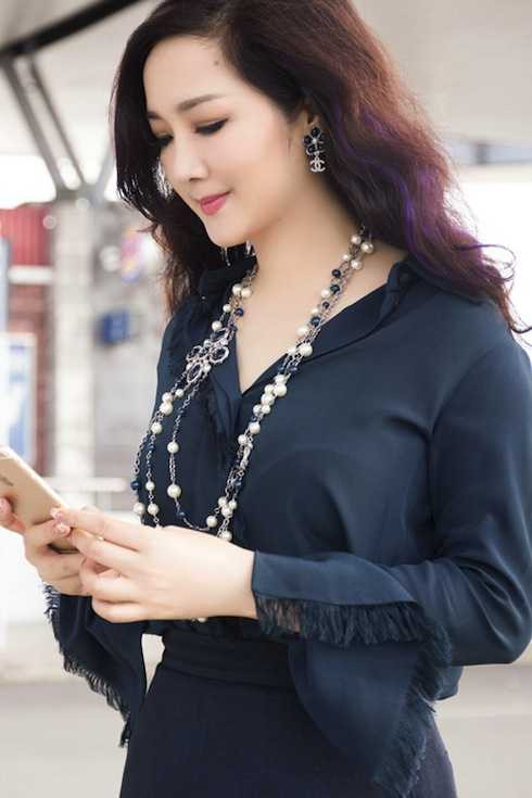 Người đẹp không tuổi thường xuyên xuất hiện trong những bộ cánh hàng hiệu sang trọng và đắt đỏ 