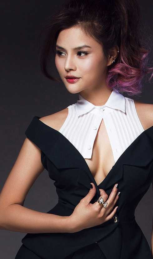 Không còn xuất hiện trên sàn catwalk hay trong phim ảnh, mỹ nhân phim Giao lộ định mệnh tự làm người mẫu cho các bộ sưu tập mới của mình