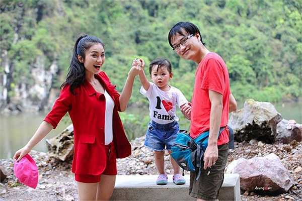Hiện tại, Diệu Hương đang có cuộc sống hạnh phúc rất viên mãn bên chồng và cô con gái nhỏ.
