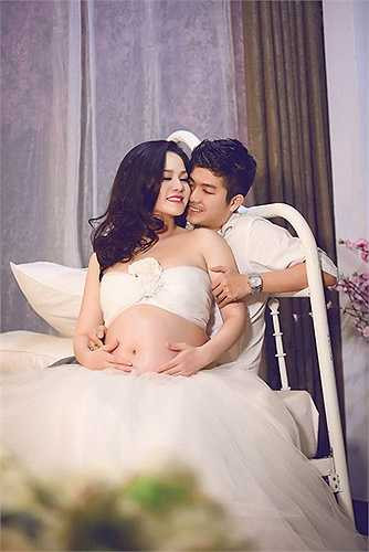 Cuối tháng 9 vừa qua, vợ chồng Nhật Kim Anh vừa chào đón cậu con trai đầu lòng rất đáng yêu.