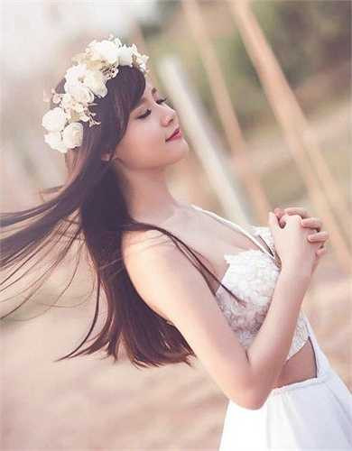 Về phần Midu, cô không lên tiếng về chuyện này nhưng thường xuyên đăng tải dòng tâm trạng buồn trên trang cá nhân