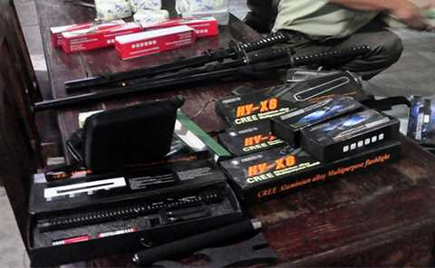 Quảng Nam, hàng nóng, hàng lậu, kiếm, roi điện, súng điện, bắt giữ