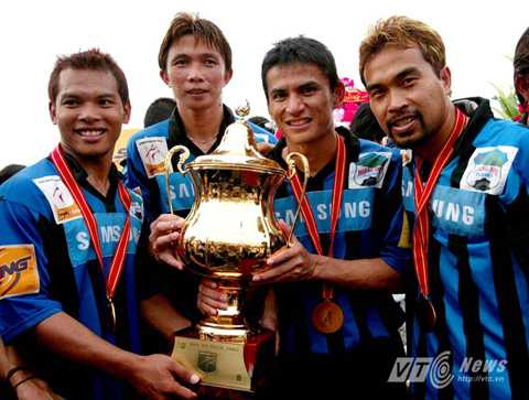 Kiatisak thời còn khoác áo HAGL (Ảnh: Quang Minh)