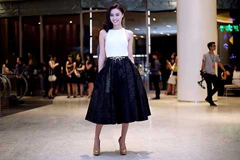 Đây là lần hiếm hoi Ninh Dương Lan Ngọc xuất hiện trước công chúng, vì vừa qua Lan Ngọc dành hẳn phần lớn thời gian để tập trung nghiên cứu nhân vật “Cám” mà cô sẽ thủ vai trong bộ phim “Tấm Cám: Chuyện chưa kể” sẽ công chiếu vào năm 2016.