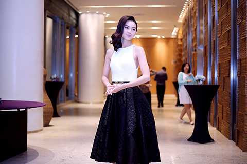 Không làm khán giả thất vọng, sự xuất hiện ấn tượng của Lan Ngọc trong sự kiện lần này lại một lần nữa chứng minh màn “lột xác” ngoại mục của ngọc nữ làng điện ảnh Việt.