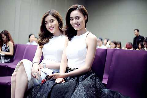 Không còn là cô bé Nương chất phác trong “Cánh đồng bất tận” nữa, nhưng cũng không chạy theo trào lưu sexy quá đà, Lan Ngọc khiến người khác nhớ đến mình thông qua sự quyến rũ văn minh, gợi cảm có chừng mực.