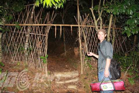 Để vào làng Tắc Xanh phải qua 3 lần cổng