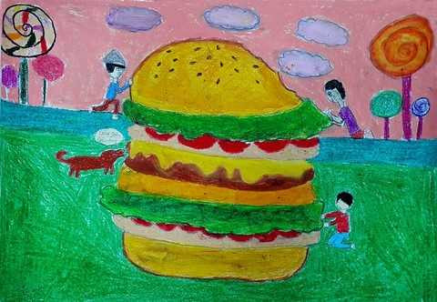 Theo số liệu thống kê, hiện nay có khoảng 1.3 tấn lương thực bị lãng phí. Số lượng này bằng tổng giá trị sản xuất của cả khu vực Châu Phi. Nếu như chúng ta chia sẻ những thức ăn không sử dụng đến thì Trái Đất sẽ hạn chế được cảnh nhiều người chết vì đói. Bức tranh của ba em học sinh lớp 10A4 là Thảo Vy, Minh Phương và Diễm My với chủ đề “Hamburger cứu rỗi” thể hiện thông điệp cùng sẻ chia nguồn lương thực, tiết kiệm thực phẩm rất sinh động.