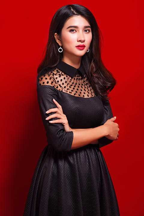 Bộ ảnh được thực hiện bởi stylist Tân Đà Lạt, nhiếp ảnh gia Tiên Nguyễn - Minh Luân, trang điểm Phúc Nghĩa, thời trang tóc Hà Duy Nam.