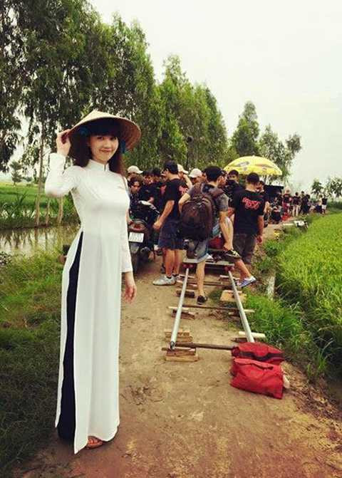 Tuy nhiên, trong thời gian gần đây, “nữ hoàng nội y” bất ngờ gây ấn tượng tốt với vẻ đẹp trong sáng, thuần khiết trong những lần cô xuất hiện tại các sự kiện giải trí. Ngoài ra, Ngọc Trinh đang thực hiện bộ phim điện ảnh đầu tay kể về cuộc đời mình từ những ngày đầu lập nghiệp.