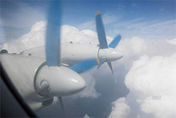 Ilyushin Il-18D là dòng máy bay mà hãng này đang sử dụng, có tuổi đời hàng chục năm. Hình ảnh chụp cánh quạt của dòng máy bay này.