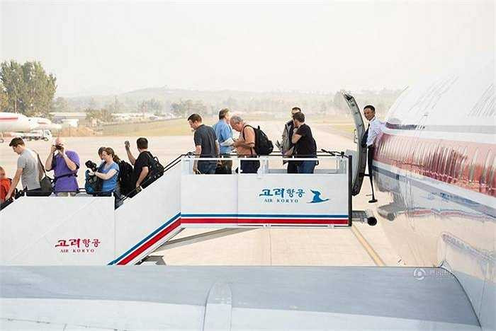 Chuyến bay mang số hiệu JS151 đang hạ cánh xuống sân bay Sunan.