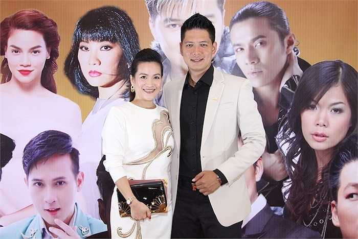 Tối qua, đêm nhạc 'Sống để yêu thương' do nam diễn viên Bình Minh cùng Hội Điện ảnh TP.HCM tổ chức nhằm gây dựng guỹ từ thiện 'Gia đình Điện ảnh' đã diễn ra thu hút đông đảo sự chú ý của khán giả.