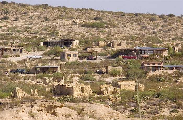 Teringlua (Texas, Mỹ) là nơi từng có ngành khai thác mỏ phát triển, 2000 thợ mỏ sống ở đây hồi thế kỷ 19. Tuy nhiên, các thợ mỏ đã ra đi khi ở đây bị lũ lụt
