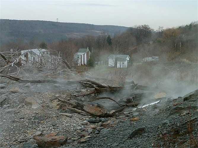 Centralia, Pennsylvania từng phát triển nhanh với dân cư đông nhưng rồi hàng loạt vụ cháy xảy ra khiến cho nơi đây hoang vắng