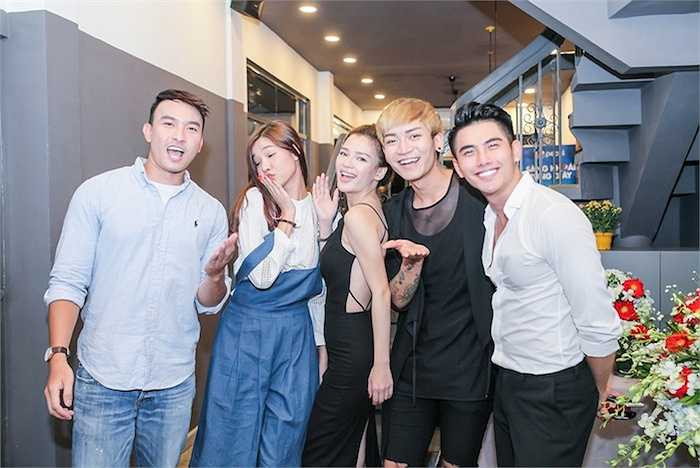 Điệp vụ chân dài với đề tài Thánh Cô Cô Bóc và đường dây người mẫu đi khách quốc tế nổi tiếng, với dàn diễn viên gồm hơn 100 diễn viên chính và phụ đang trong giai đoạn hậu kỳ và sẽ chính thức ra mắt vào dịp Valentine năm 2016. (Trung Ngạn)