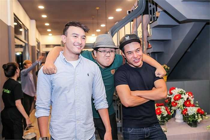 Được chú ý ngay từ khi mới bắt đầu công bố dự án, Điệp vụ chân dài thu hút sự quan tâm của dư luận bởi hướng đến đề tài khá nóng bỏng hiện nay trong showbiz là chân dài đi khách đại gia.