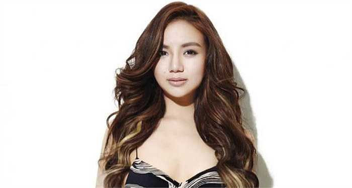 Kim Lim là một trong những ái nữ con nhà tỷ phú châu Á có nhan sắc nổi bật nhất. Cô gái 22 tuổi này là con gái của Peter Lim, tỷ phú Singapore, người giàu thứ 9 trong top 50 người giàu nhất Singapore năm 2014.