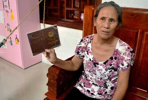 Tấm bằng đại học mà Nguyễn Thị Mai mang ra cầm để vay tiền phụ huynh