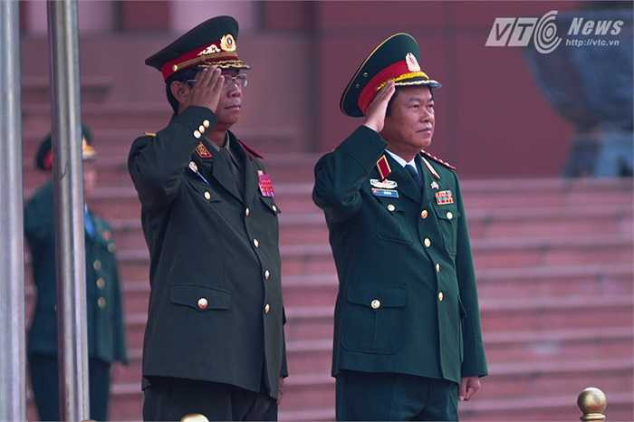 Hai Tổng tham mưu trưởng làm lễ chào cờ