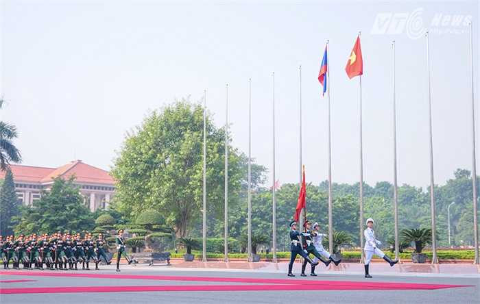 Hai Tổng tham mưu trưởng Việt Nam, Lào duyệt đội danh dự 