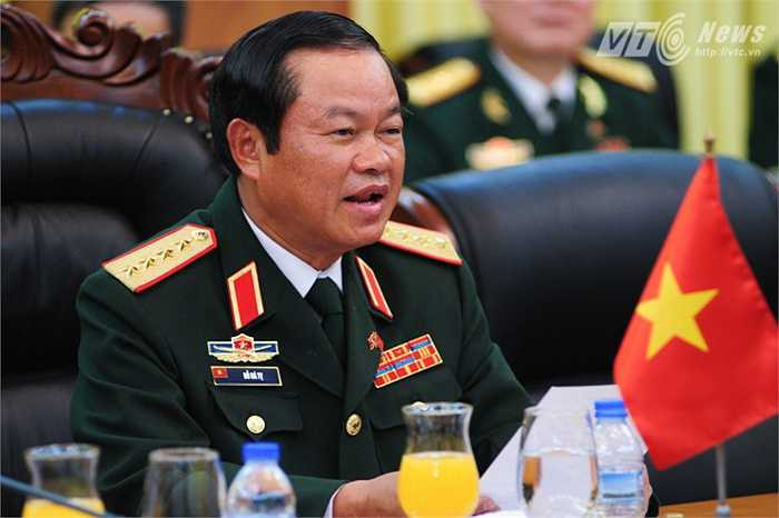 Đại tướng Đỗ Bá Tỵ, Tổng tham mưu trưởng Quân đội Nhân dân Việt Nam phát biểu trong hội đàm