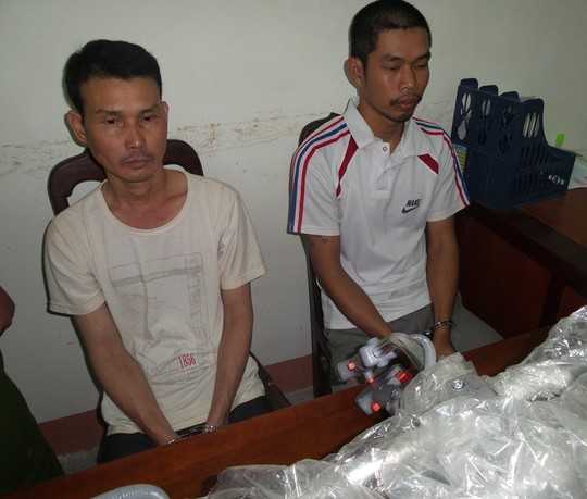 Hai đối tượng tại cơ quan công an