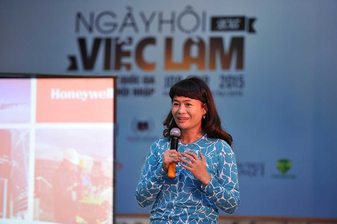 Hàng nghìn sinh viên tìm thấy cơ hội tại Ngày hội việc làm 2015