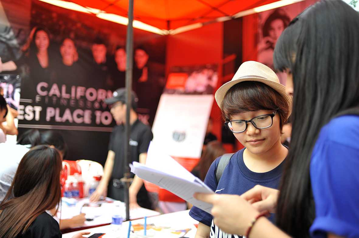 Hàng nghìn sinh viên tìm thấy cơ hội tại Ngày hội việc làm 2015