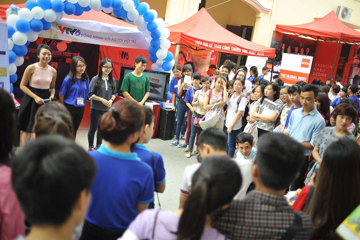 Hàng nghìn sinh viên tìm thấy cơ hội tại Ngày hội việc làm 2015