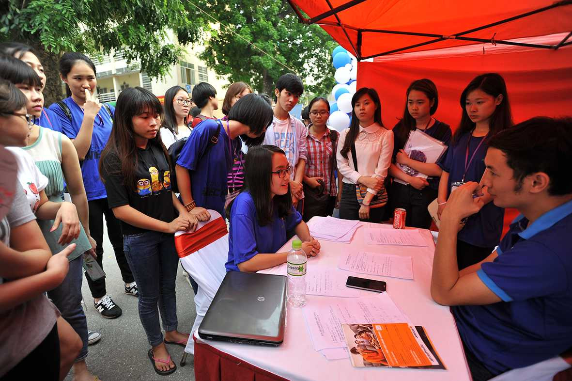 Hàng nghìn sinh viên tìm thấy cơ hội tại Ngày hội việc làm 2015