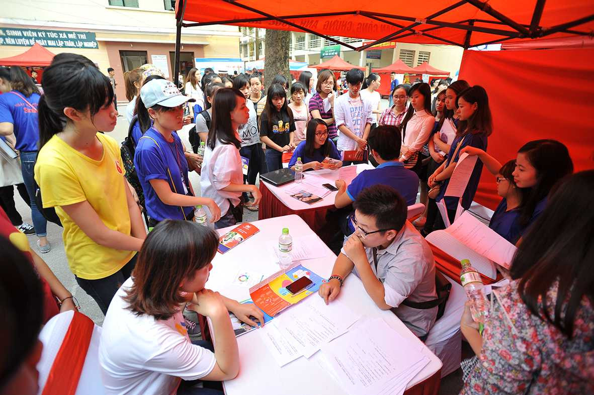 Hàng nghìn sinh viên tìm thấy cơ hội tại Ngày hội việc làm 2015