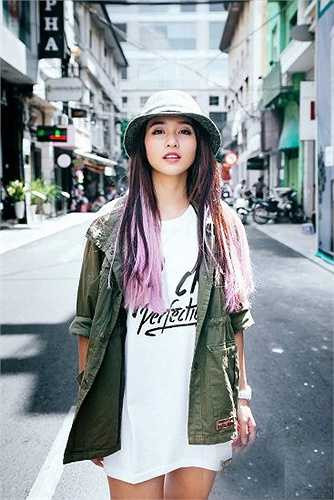 Khả Ngân được biết đến với danh hiệu 'nàng boxing girl'. Thời điểm đầu mới xuất hiện, Khả Ngân được xem như một làn gió mới, sở hữu vẻ đẹp khỏe khoắn, tươi sáng