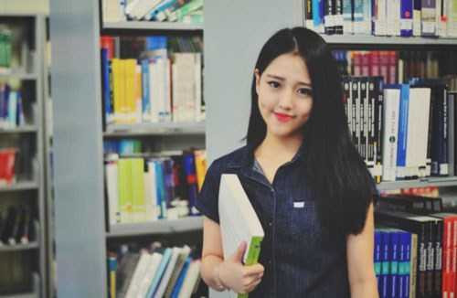 Diệp Khiết Như, sinh năm 1996, theo học trường James Cook University, Singapore. Cô nàng có khuôn mặt rất đáng yêu này tự nhận yêu thời trang, nghiện shopping, thích màu trắng và sợ gián, cào cào. 